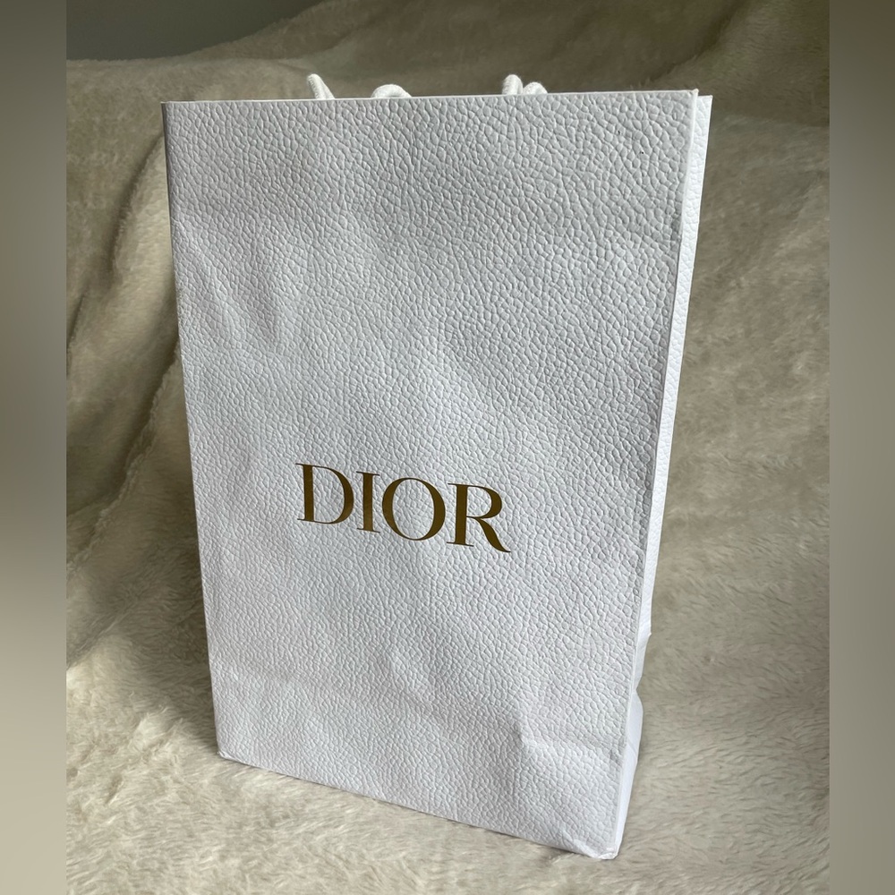 Dior Textured White Shopping Bag 🤍